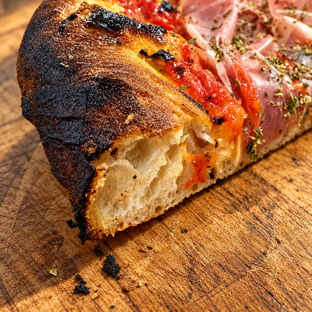 Pizza St. Daniele mit hauchdünnem Schinken und Oregano